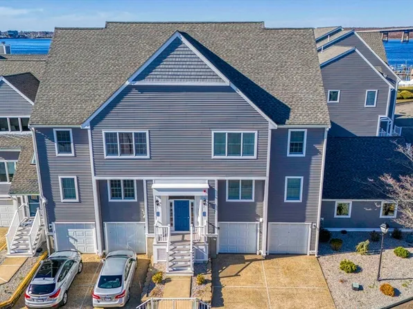 700 Shore Dr #9-906, Fall River, MA 02721
