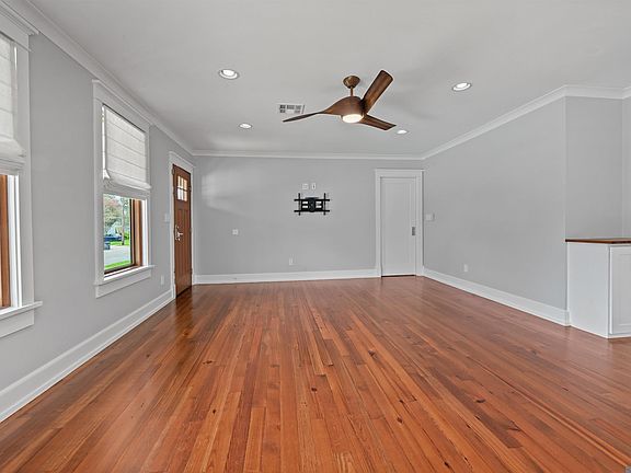 5th image of 223 Beverly Dr