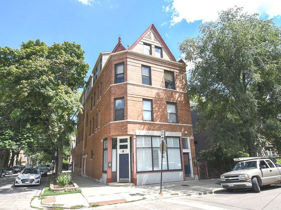 1st image of 2075 N Oakley Ave APT 3R