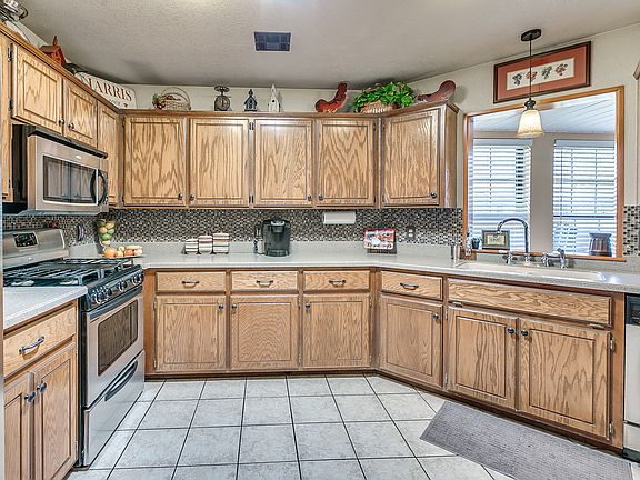 3rd image of 1117 SW 132nd Pl