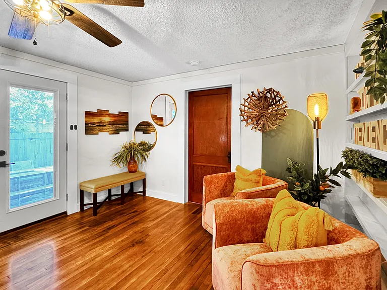 1666 W Intendencia St #B — Photo 7