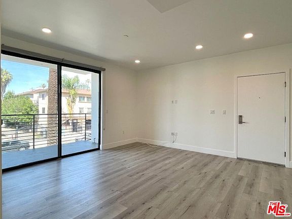 5th image of 14612 Calvert St #202