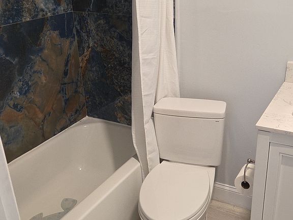 4th image of 522 NE 5th Ave