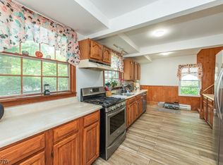 19 Skyland Ave, Wanaque Boro, NJ 07420