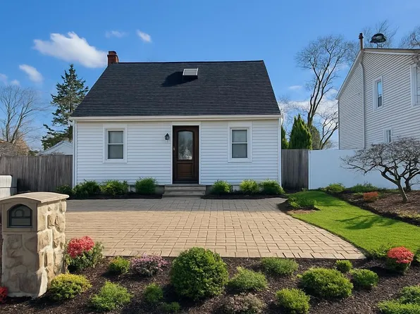 28 Bittermint Street, Islip, NY 11751