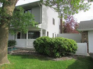 9367 Ranchview Ln N, Maple Grove, MN 55369