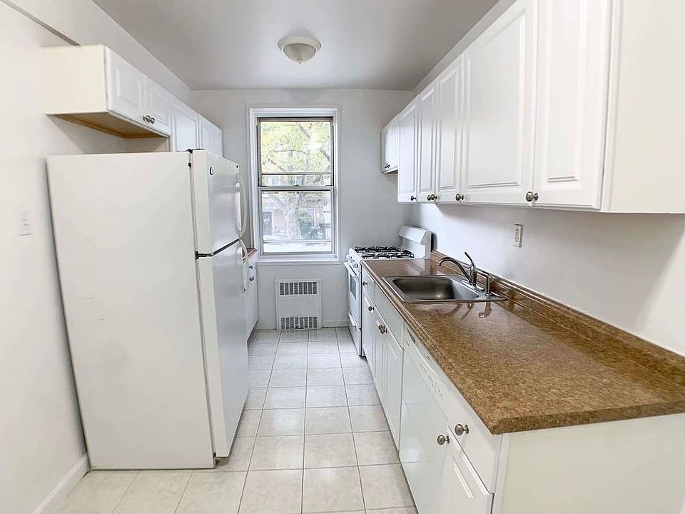 1st image of 552 Ovington Ave #1H