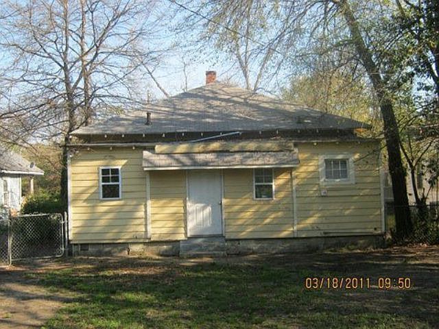 2nd image of 1990 Beech Ave