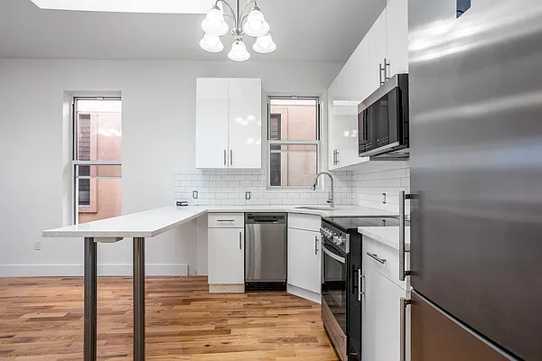 Rented by Compass | media 25