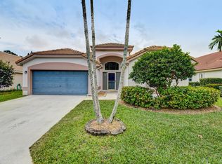 12 Lawrence Lake Dr, Boynton Beach, FL 33436