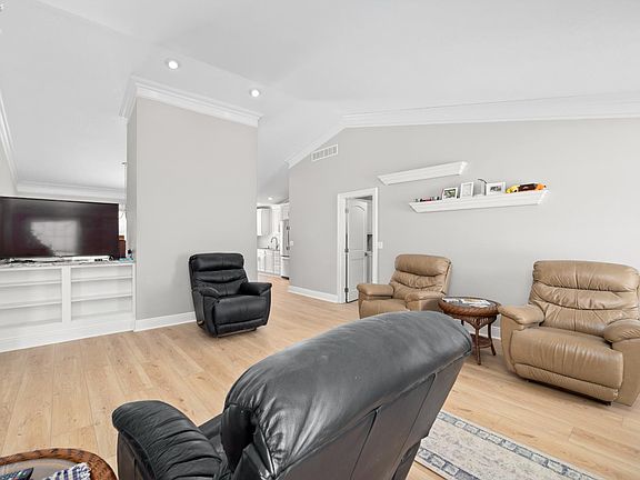 4th image of 4128 N Berkley Rd