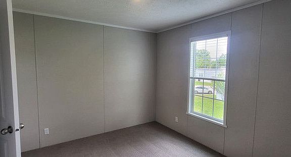 5th image of 33 Pine Ave #33