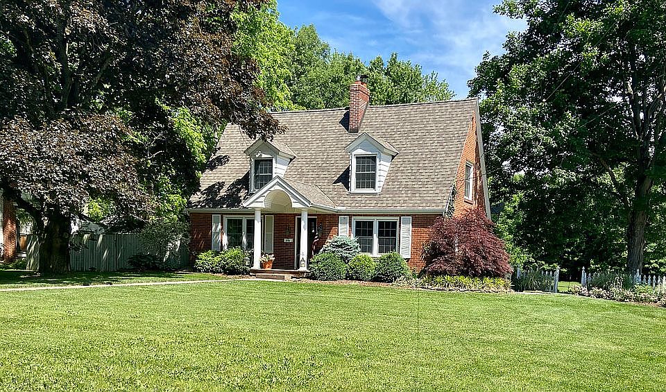 1st image of 555 Herrick Ave
