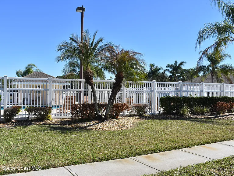 4063 Palladian Way — Photo 38