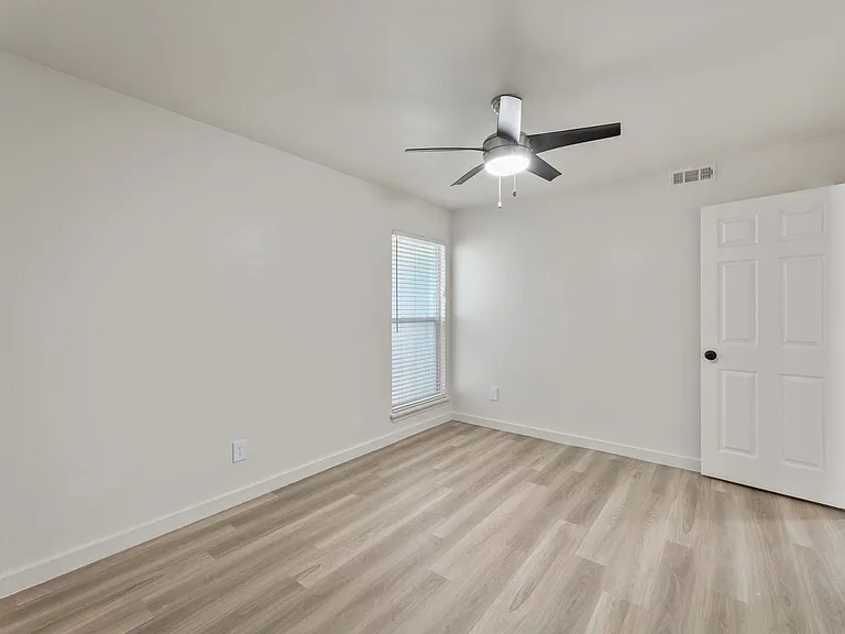 City Scene Apartments — Photo 31