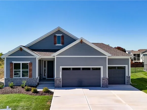 4504 SW Berkshire Dr, Lees Summit, MO 64083