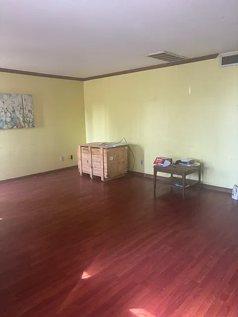 3 bed, 1220 sqft, $1,800 — Photo 2