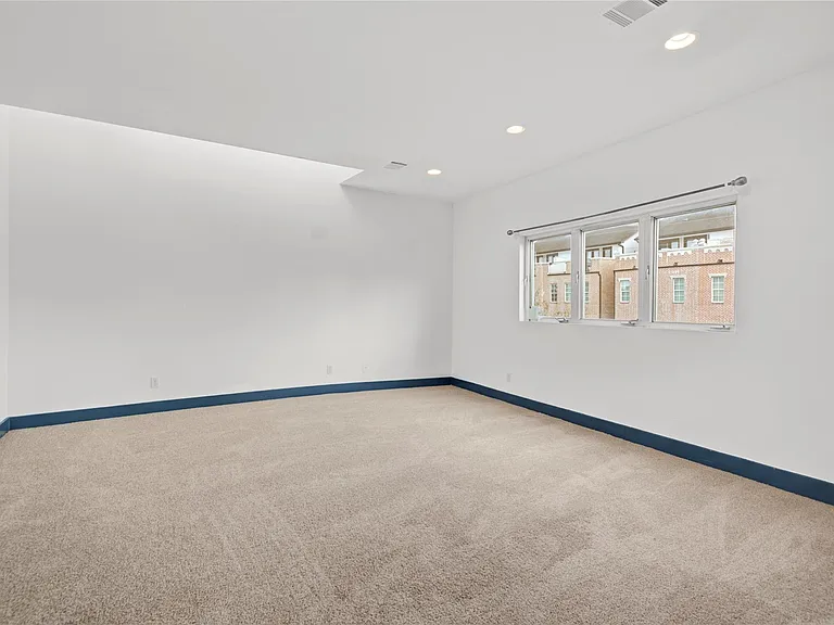 3910 Austin St — Photo 21