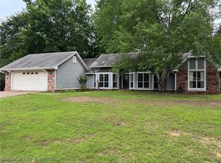 911 Fairview Ln, Greenwood, AR 72936