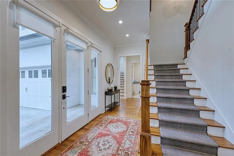 6 bed, 6.0 bath, 5412 sqft, $16,500 — Photo 3