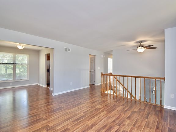 5th image of 647 Regent Rd
