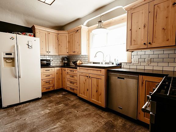 5th image of 1333 Newton St