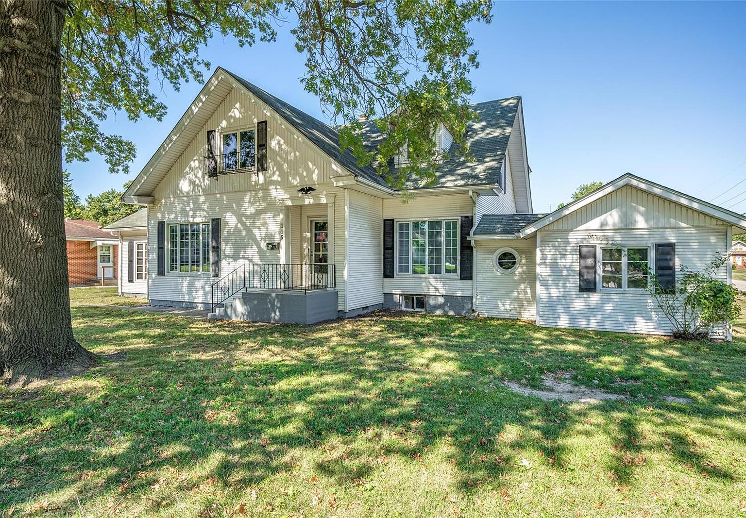 115 E Elm St, Gillespie, IL 62033 Zillow