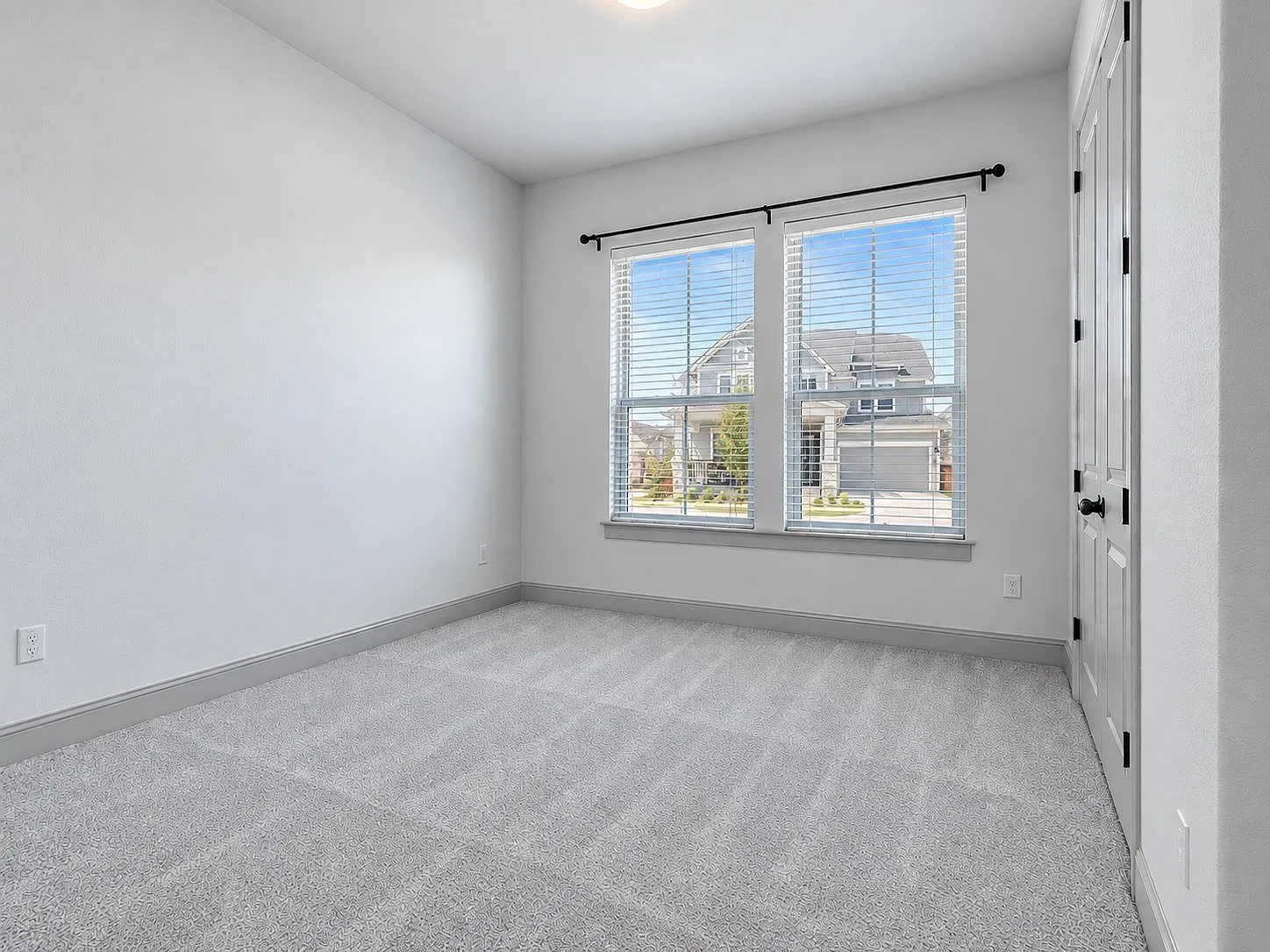 4 bed, 3.0 bath, 2490 sqft, $3,550 — Photo 3