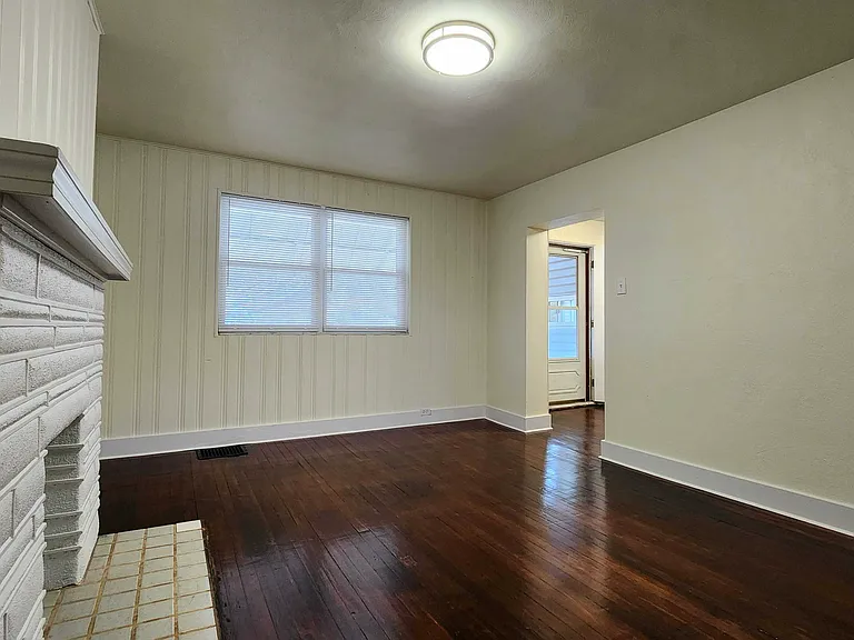 513 Margaret St — Photo 6