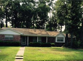 18 Robinhood Dr, Conroe, TX 77301