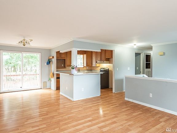5th image of 4818 223rd St E