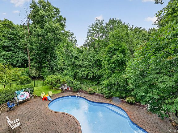 2nd image of 1 Stonefield Court