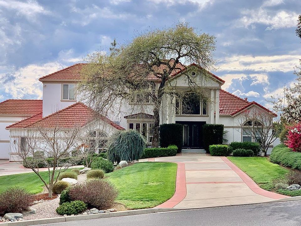 1st image of Valley Oak Dr