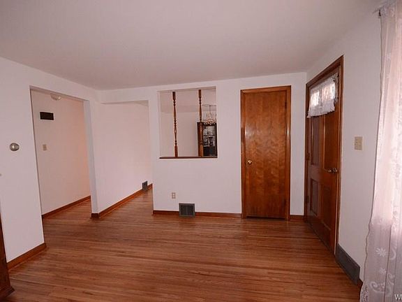 3rd image of 41 W Woodside Ave