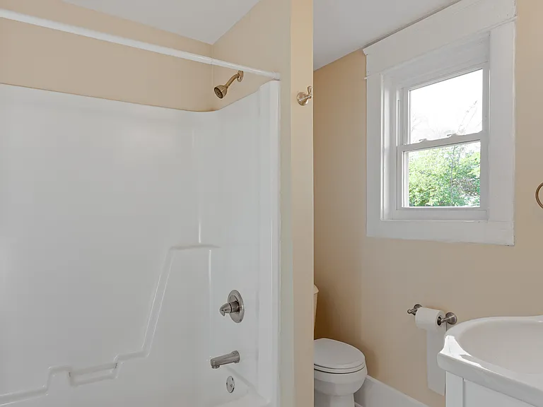 2450 Woodbine Ave #1 — Photo 8