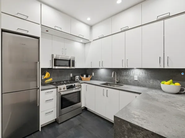 28 West 38th Street 2W image 3 of 10
