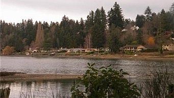 4th image of 2905 Marine Dr