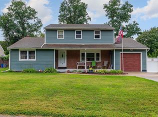 6 Carston St, Selden, NY 11784