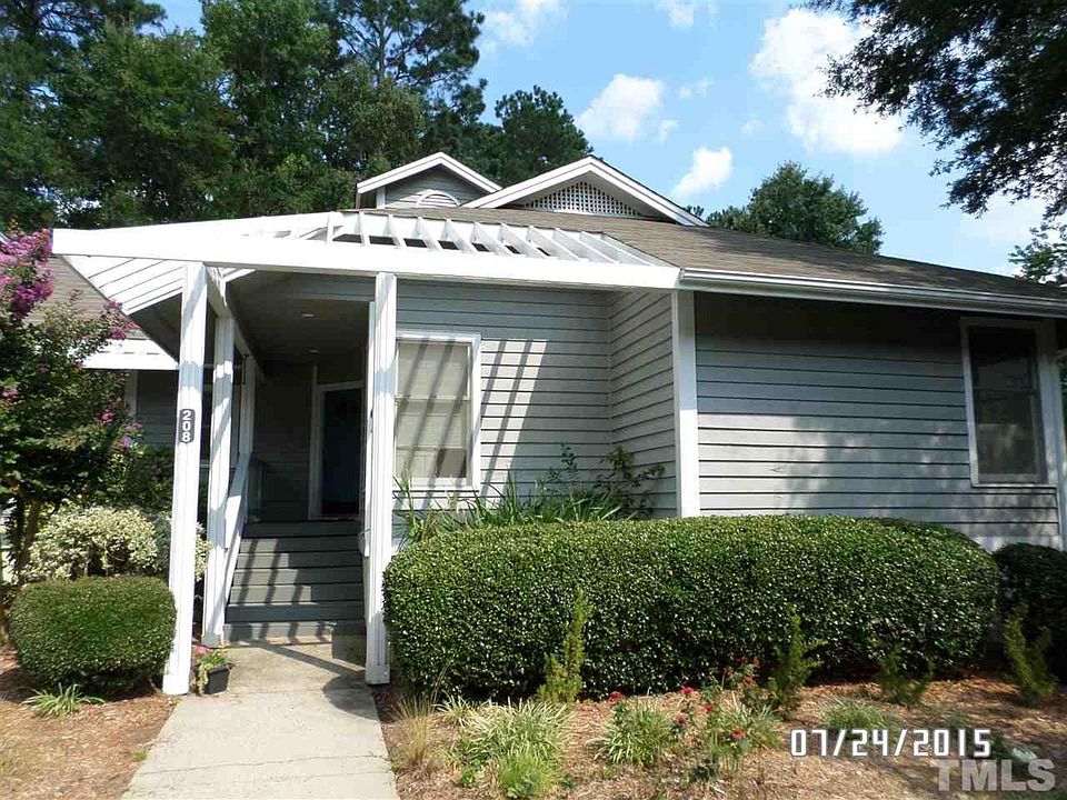 1st image of 208 Kirkwood Dr