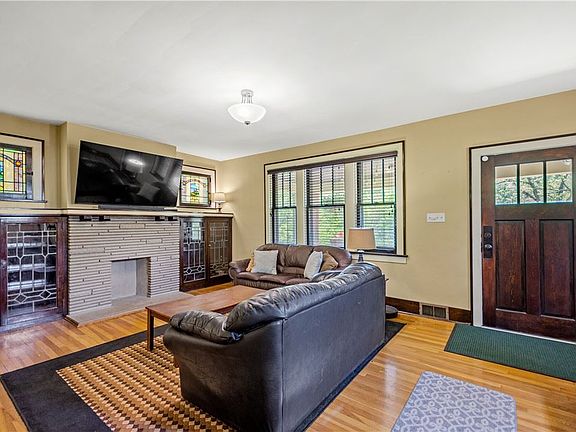 3rd image of 380 Old Gilkeson Rd