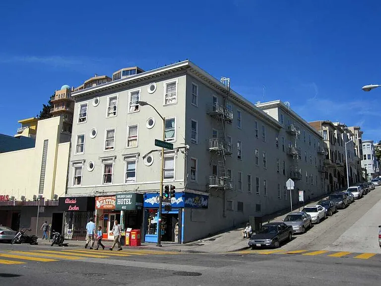 402 Broadway — Photo 6