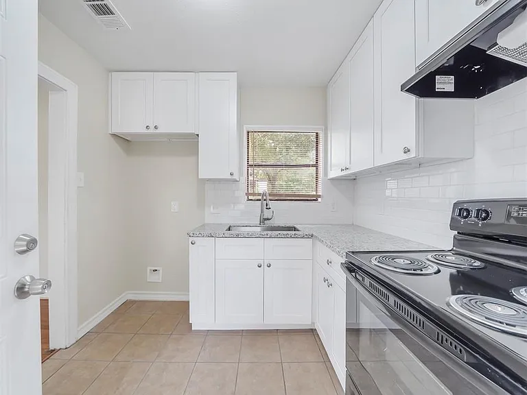 1601 Alabama St — Photo 3