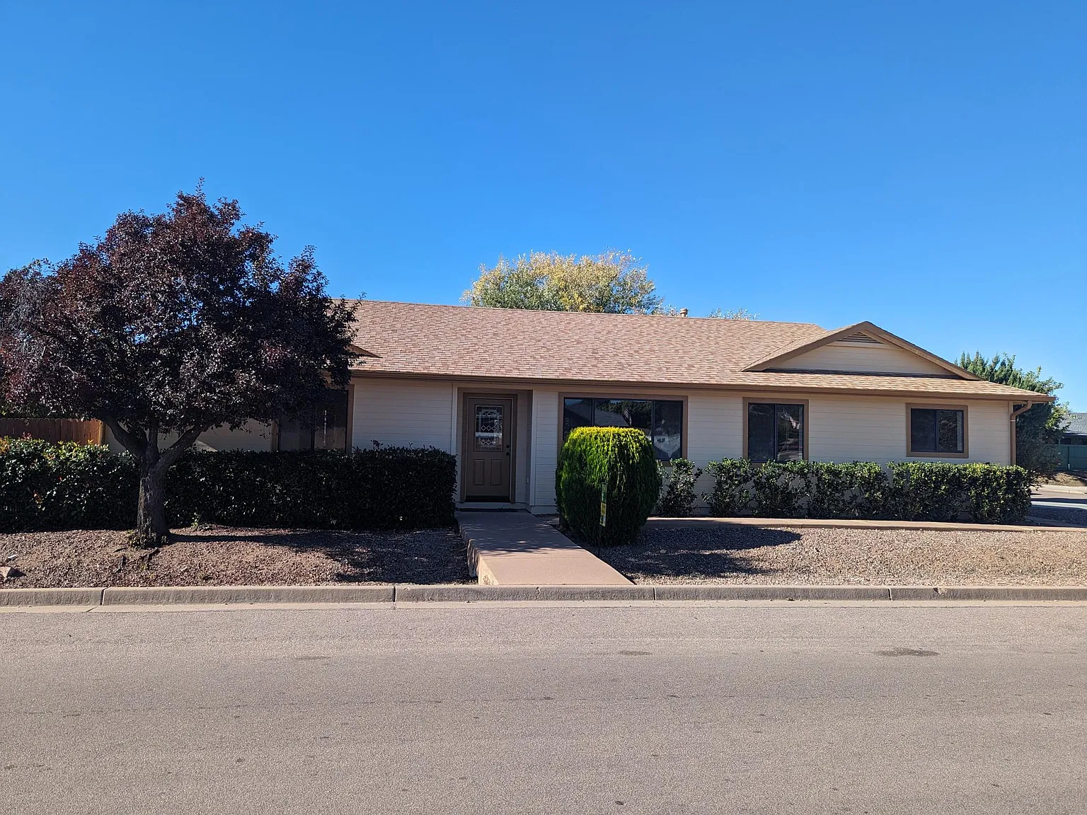 3 bed, 1433 sqft, $2,000 — Photo 1