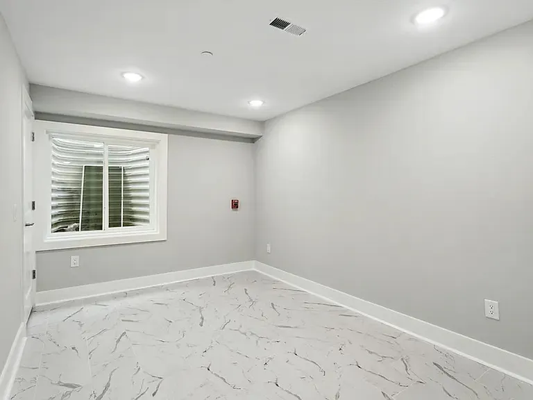 2120 Berges St E — Photo 5