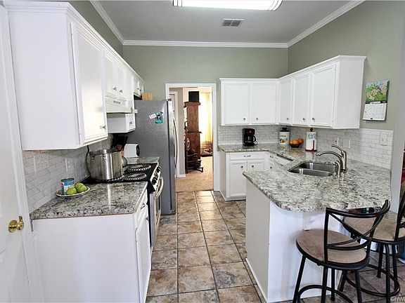 4th image of 5803 Bayou Dr