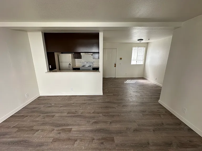 Eureka Gardens Apartments — Photo 6