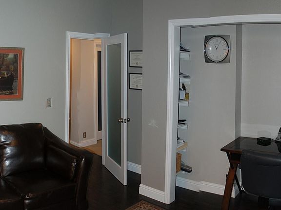 Office/ guest bedroom