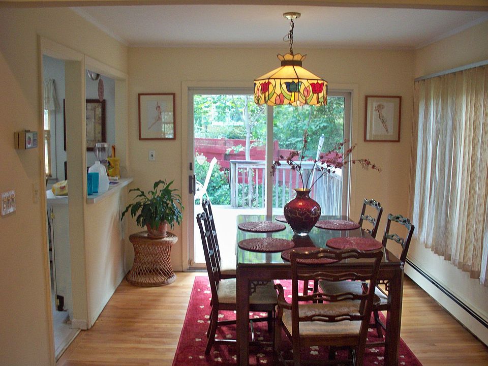 2nd image of 4 Berryhill Pl