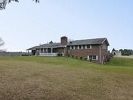 5th image of 810 Hidden Valley Dr