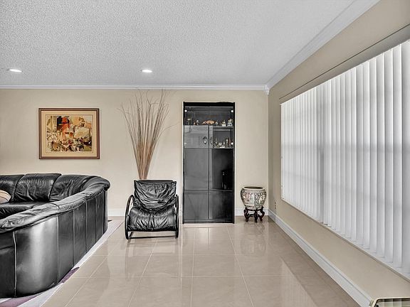 5th image of 9820 Pecan Tree Drive #9820-B